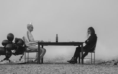 Kaksi kosijaa, tankotanssiva nainen ja mustekala – arviossa Herra Ylpön ensi-iltaelokuva Kronos Kairos