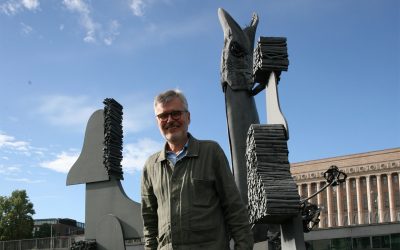 Jukka Ahtela ja 101 kirjakritiikkiä: Syvällinen kirjafriikki on oman itsensä herra