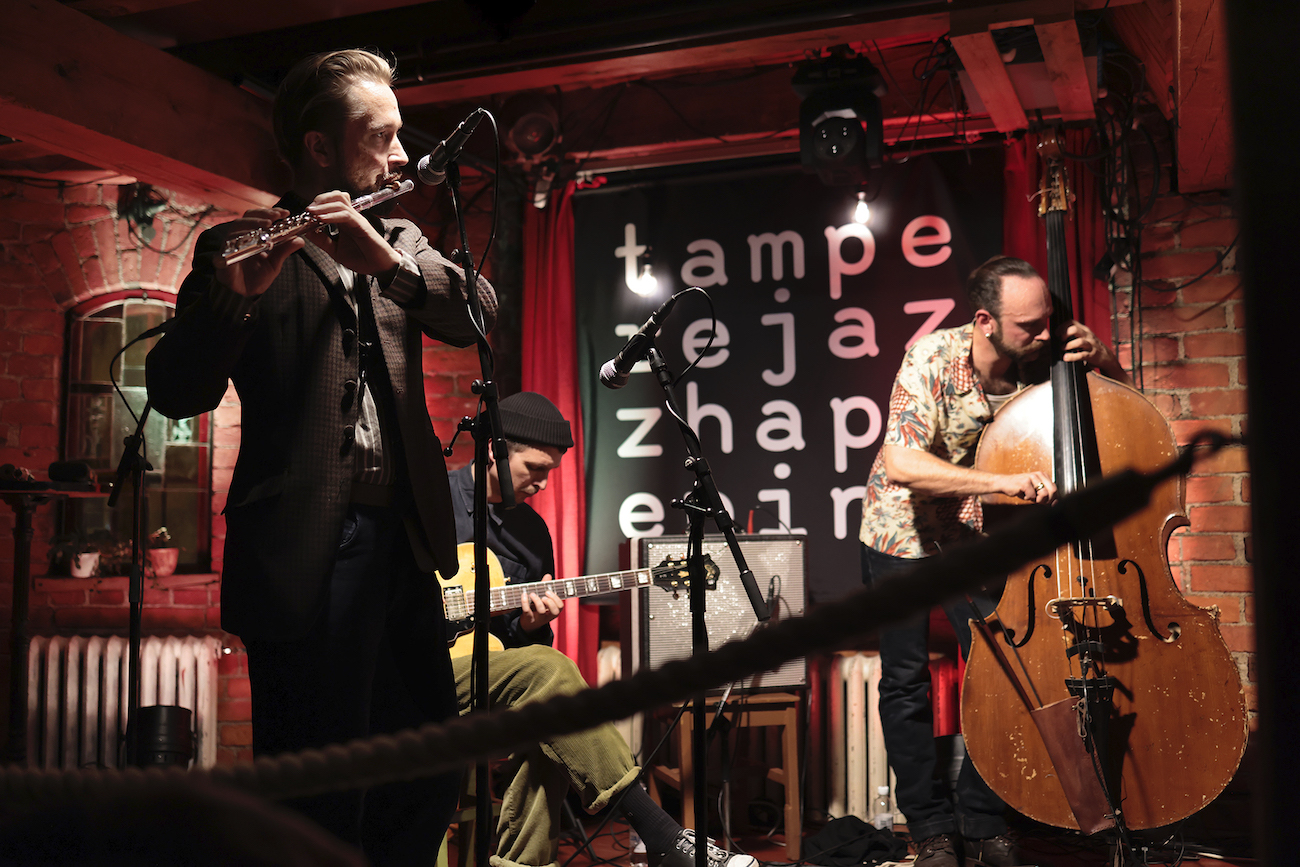 06a0706c tahmela six 8704p