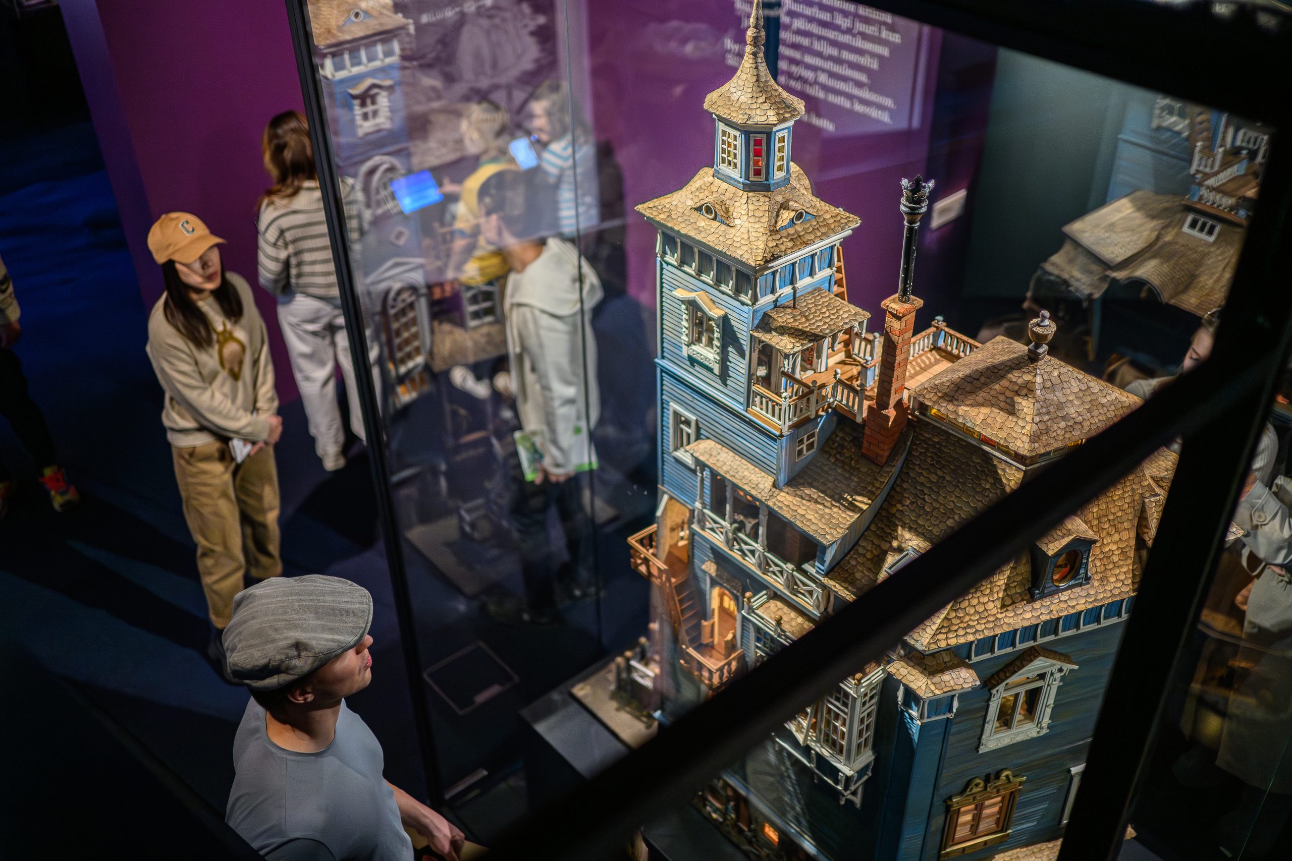 08 Muumi Talo kuvaelma Muumimuseossa ©Moomin Characters™, kuva Mikko Vares