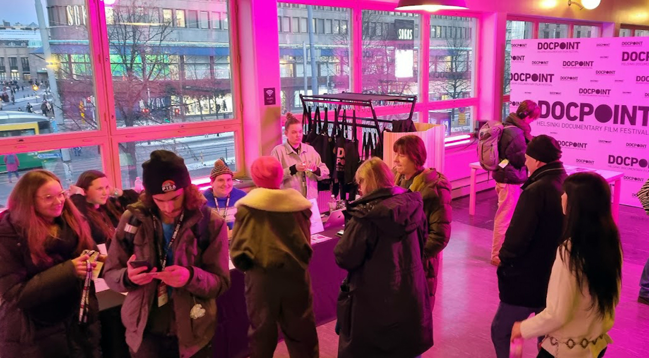 1 Infopisteessä vipinää