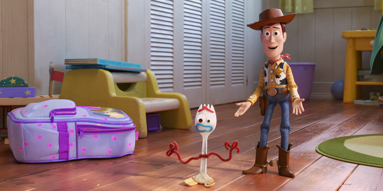 Toy Story 4 -elokuvan hahmot Kahveli ja Woody.