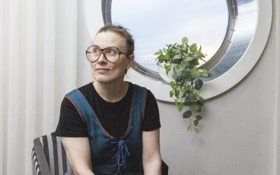 UMK-finaalin Takatukka-biisiä tekemässä ollut Saara Törmä kyllästyi popin ylikaupallisuuteen ja rakastui kansanmusiikkiin