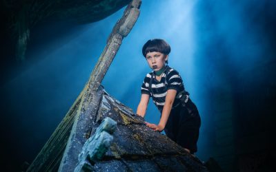 Absurdi ja tanssillinen tarina Addamsin omituisesta perheestä nauratti Turun kaupunginteatterin yleisöä