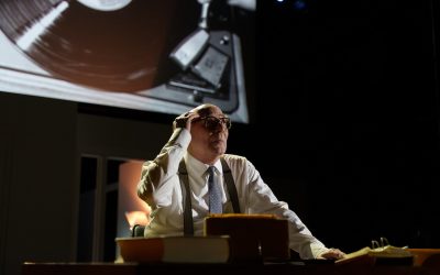 Kuinka hyvinvointivaltota rakennettiin ison naapurin kyljessä – arviossa Kansallisteatterin Toinen tasavalta