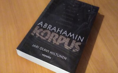 Abrahamin korpus päättää Jari Olavi Hiltusen kirjallisuusaiheisen esseekokoelmatrilogian