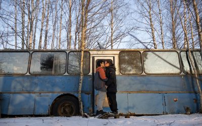 Sateenkaarevia perhetarinoita -näyttely on helposti lähestyttävä katsaus sateenkaariperheiden arkeen