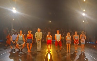 Huikean näyttävä, hauska ja yllättävä sirkusteos – Arctic Ensemblen Ensembled-esitys Pyynikintorilla