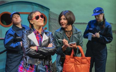 Uskalletaan unelmoida ja haaveilla! Arviossa Tampereen Komediateatterin Ella ja Paterock