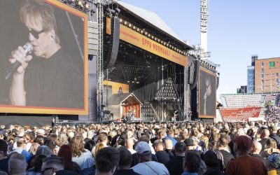 Rääväsuut haluttiin Ratinaan – Mitä Eppu Normaalin viimeisessä jäähyväiskonsertissa tapahtui biisi biisiltä?