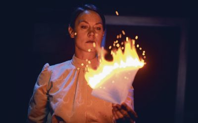 Helene Schjerfbeck oli varreltaan hauras, mieleltään vahva – Maiju Saarinen TTT:n näytelmän nimiroolissa