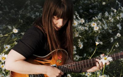 Herkkyys vahvempana kuin koskaan – arviossa Hulda Huiman kuudes albumi Vietkö multa terveiset?