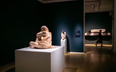 Hyper kuvaa tilaa, jossa ihminen on yliluonnollisen luonnollinen – arviossa Tampereen taidemuseon näyttely