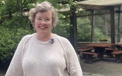 Laulavat sisarukset uupuivat lopulta toisiinsa – Olka Horila ohjaa Harmony Sistersin tarinan Pyynikille