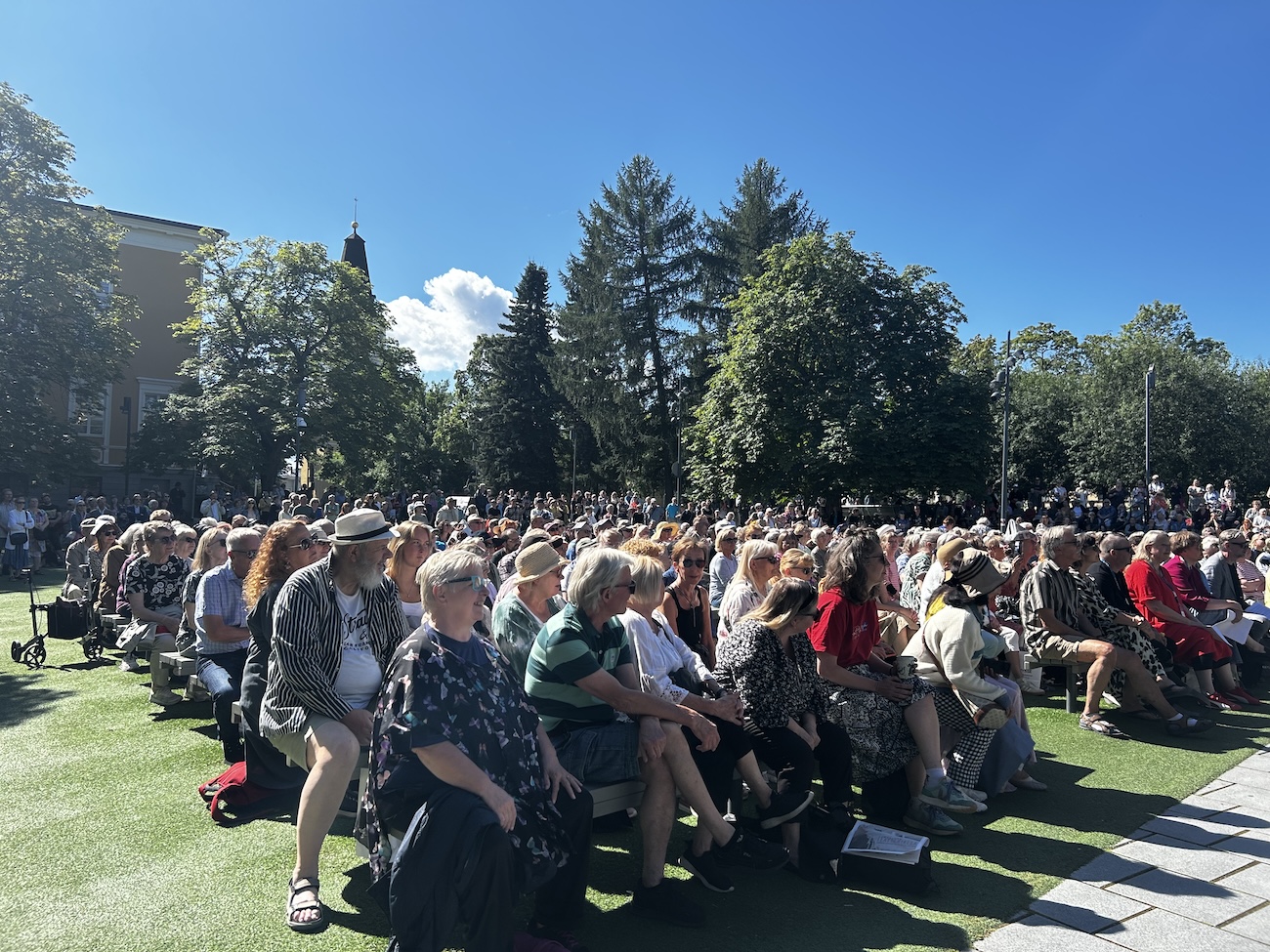 levoton tuhkimo by hanna maria gronlund kulttuuritoimitus INSTA levoton tuhkimo by hanna maria gronlund kulttuuritoimitus INSTA