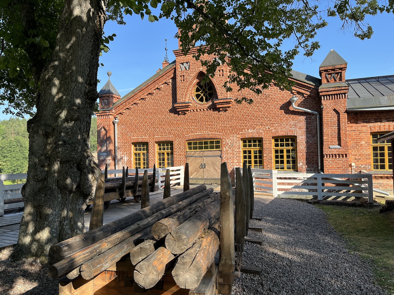 levoton tuhkimo by hanna maria gronlund kulttuuritoimitus INSTA levoton tuhkimo by hanna maria gronlund kulttuuritoimitus INSTA