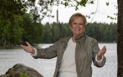 Sinivalkoinen ääni ja laulun lahja – Katri Helenaa juhlistetaan tänä kesänä Valkeakosken Apianniemessä