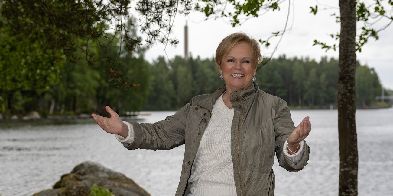 Sinivalkoinen ääni ja laulun lahja – Katri Helenaa juhlistetaan tänä kesänä Valkeakosken Apianniemessä