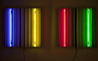 Salvesenin valotaide perustuu viivan, värin ja valon voimaan – Kihlman kietoo kuivaneulaverkostonsa syleilyyn kaiken