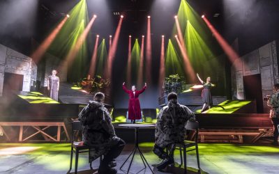 Seinäjoen Jääkärin morsian ei jätä kylmäksi – Sotilaat valtaavat teatterin ja Mannerheim itkee impotenttiuttaan bajamajassa
