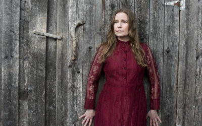 Johanna Iivanainen loi hillittyä laulelmamusiikkia luonnon inspiroimana – arviossa Broken River