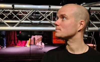 Hevoseltakin voi saada oppia näyttelijäntyöhön – Karlo Haapiainen haki seitsemän kertaa Teatterikorkeakouluun