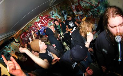 Kivesveto Go Go on vihdoin myös albumimitassa rento ja tarttuva – arviossa Masters of the Kivesveto Go Go