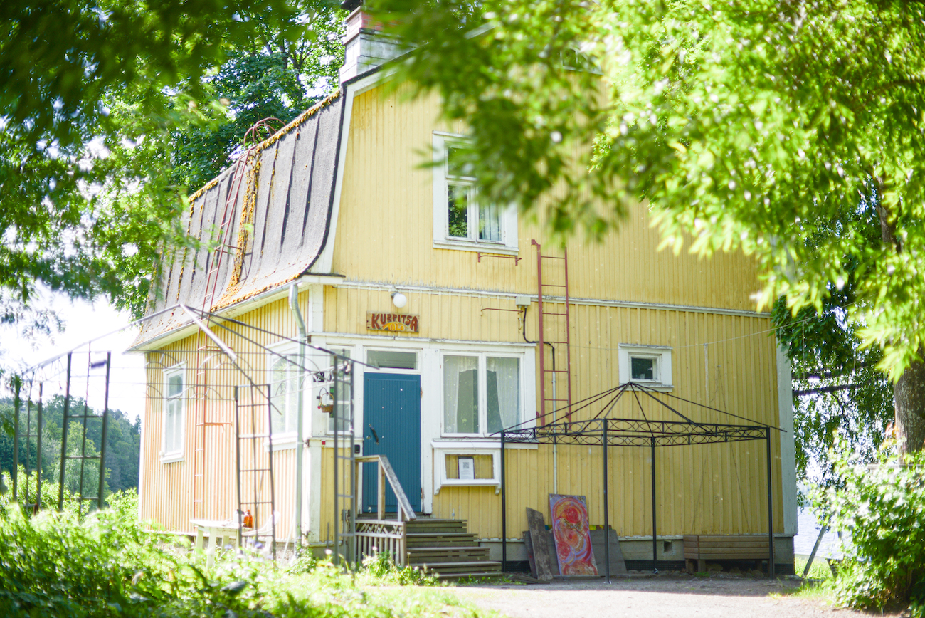 Kurpitsatalo Kesänä 2024 ei tutuksi tullutta toimintaa pihassa Kuva Hanna Pielikko DSC 1600