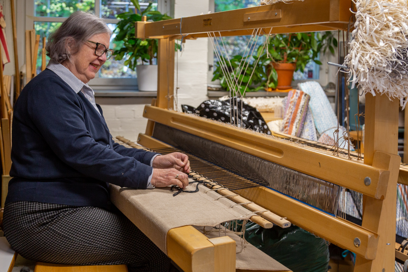 Kuva 8 Riitta Papinniemi on viihtynyt tyohuoneessaan Taky Galleriassa sen perustamisesta lahtien Kuva Jukka Kosonen