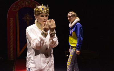 Yksi oikukas ja mielivaltainen ihminen riittää rikkomaan kokonaisen perheen – arviossa Aurinkokuninkaani-näytelmä