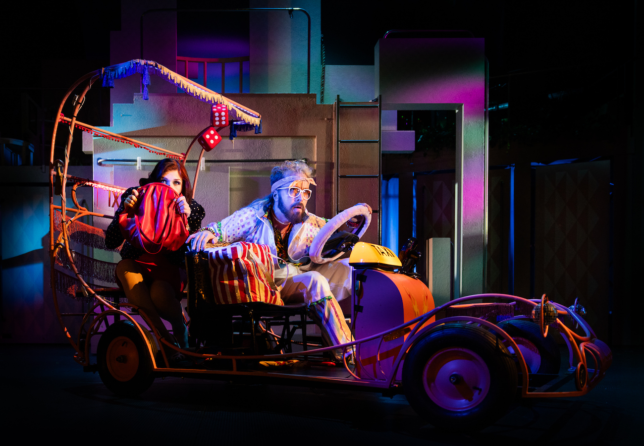 L0A8419lowresNaisia hermoromahduksen partaallaRiikka Hurri