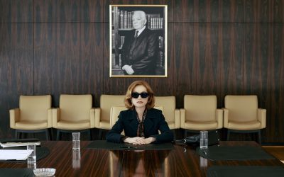 Isabelle Huppert piirtää muotokuvan tylsistyneestä miljardööristä – arviossa Maailman rikkain nainen