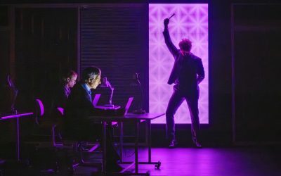 Juha Jokelan musta komedia paljastaa avokonttoritodellisuuden – arviossa Helsingin kaupunginteatterin Let’s Play Business