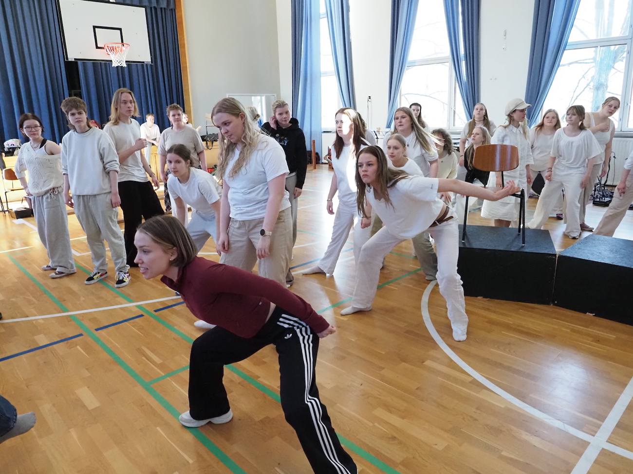 Mirka Hietanen ja tanssijoita