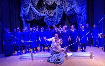 Ammattilaisten ja harrastajien yhteistyönä syntynyt kuoroversio Myrskyluodon Maijasta ihastuttaa Savon maaseudulla