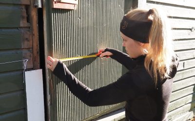 Arkkitehtiopiskelijat oppivat arvostamaan vanhaa rakennusperintöä – Mittausleiri nyt Pispalassa, ensi vuonna Tahmelassa