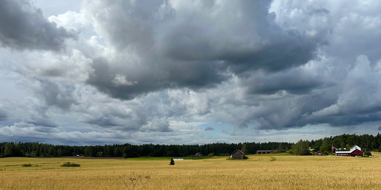 PJN 11.9.2025 Tällaiset pilvet selän takana pistävät kummasti vauhtia pyöräilijään