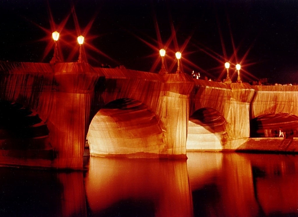 Pont Neuf emballé par Christo 1985