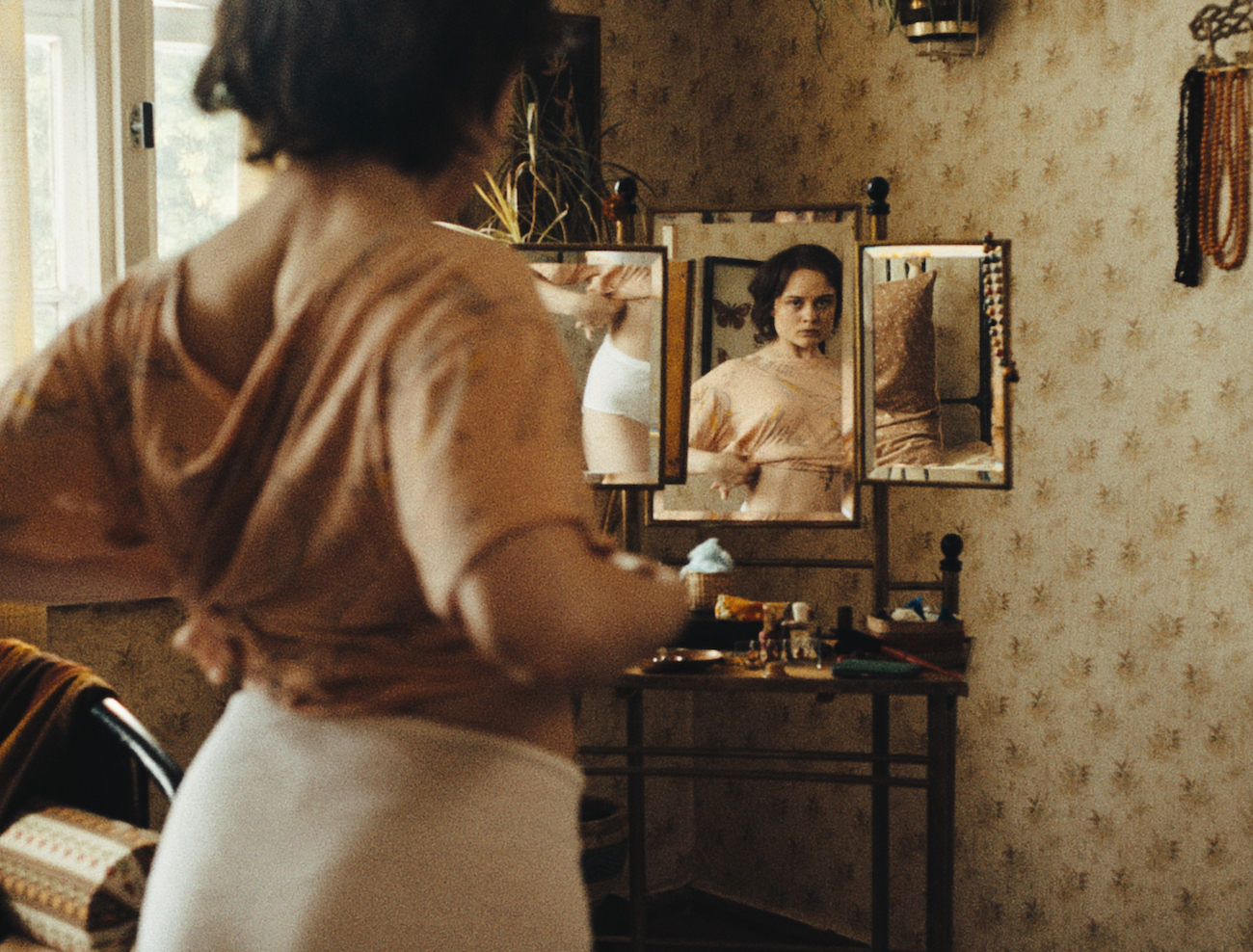 SOUND OF FALLING Lena