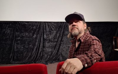 Sami Sänpäkkilä vieraili Kulttuuritoimituksen syntymäpäivillä – ohjaaja haluaa töidensä vaikuttavan kuin tähtitaivaan katselemisen