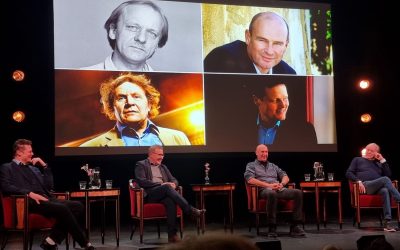 Tampereen Teatteri istutti neljä johtajaa lavalle yleisölle eteen: ”Kaikissa teattereissa on samat ongelmat ja riemut”