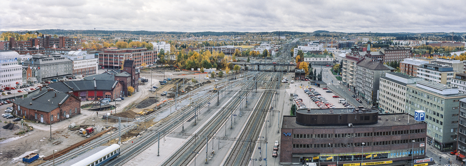 Tampereen rautatieaseman ratapihaa FOR KT Tullin aluetta ja Kyttalaa 2001