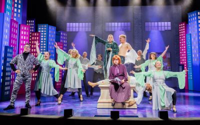 Joonas Nordmanin näytön paikka – arviossa Porin Teatterin Tootsie