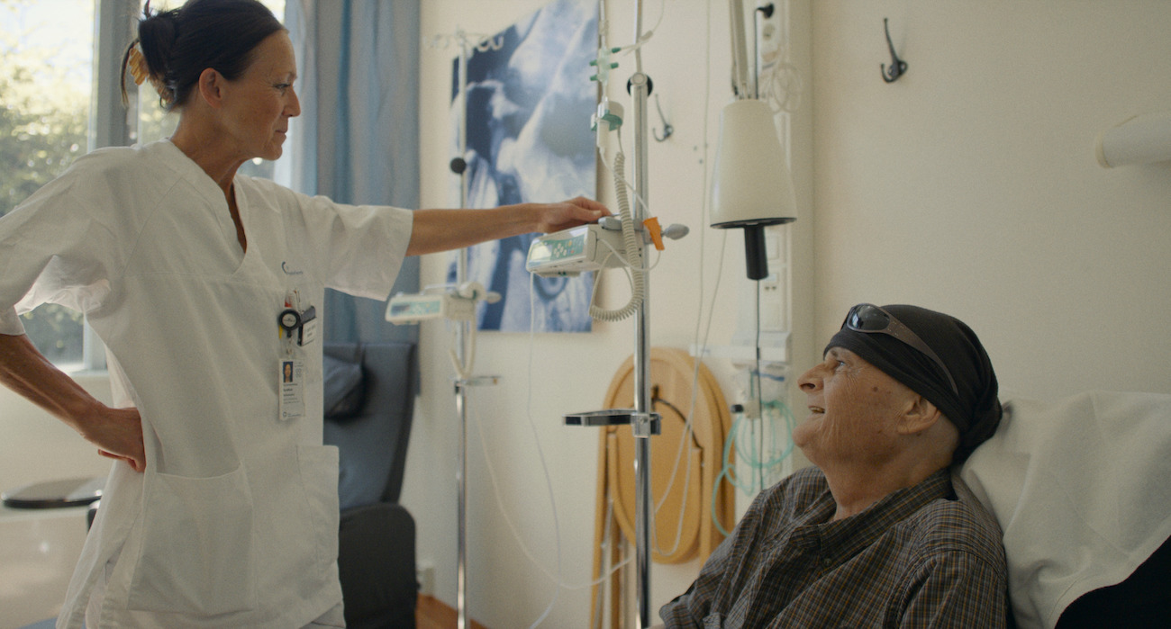 Lämpimät jäähyväiset – arviossa Ylen esittämä dokumentti Valokuvaajan sielunmessu