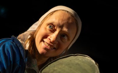 Sitkeys on rukiisen leivän hapanjuuri – ajatuksia Tampereen Työväen Teatterin Väylästä