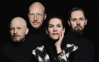 Ääntä, vauhtia ja vaarallisia tilanteita – arviossa Maria Ylipään kabaree-esitys Poikkisahattu nainen