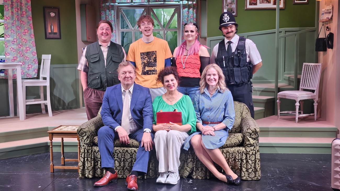 Yllätysvieras ryhmäkuva (kopio)