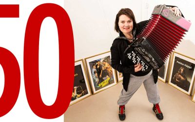 ”Soitetaan kansanmusiikkia niin, että kuuluu ja näkyy” – Anne-Mari Kivimäki täyttää 50 vuotta
