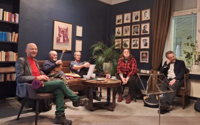 Folk-klubilla lava on vapaa soittajille ja laulajille – Finnbrit täyttää 100 vuotta