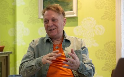 40-vuotisjuhlavuotensa käynnistävän Miljoonasateen Heikki Salo julkistaa sisäisen minänsä – Hänellä on taiteilijaidentiteetti 